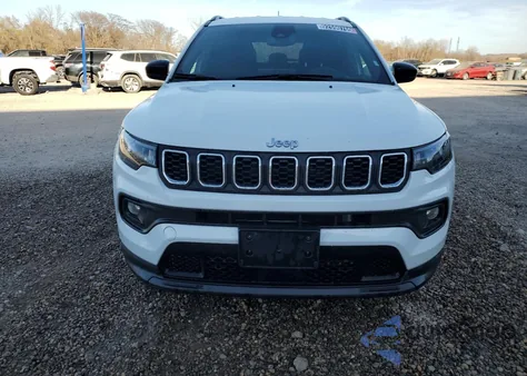 2024 Jeep Compass Latitude из США, поврежденный, VIN 3C4NJDBN1RT124359